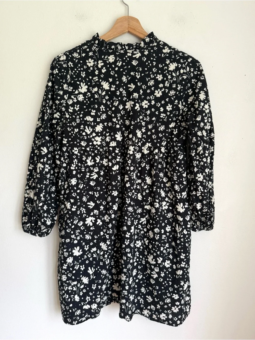 Who What Wear Black and Creamy White Clip Dot Floral Dress